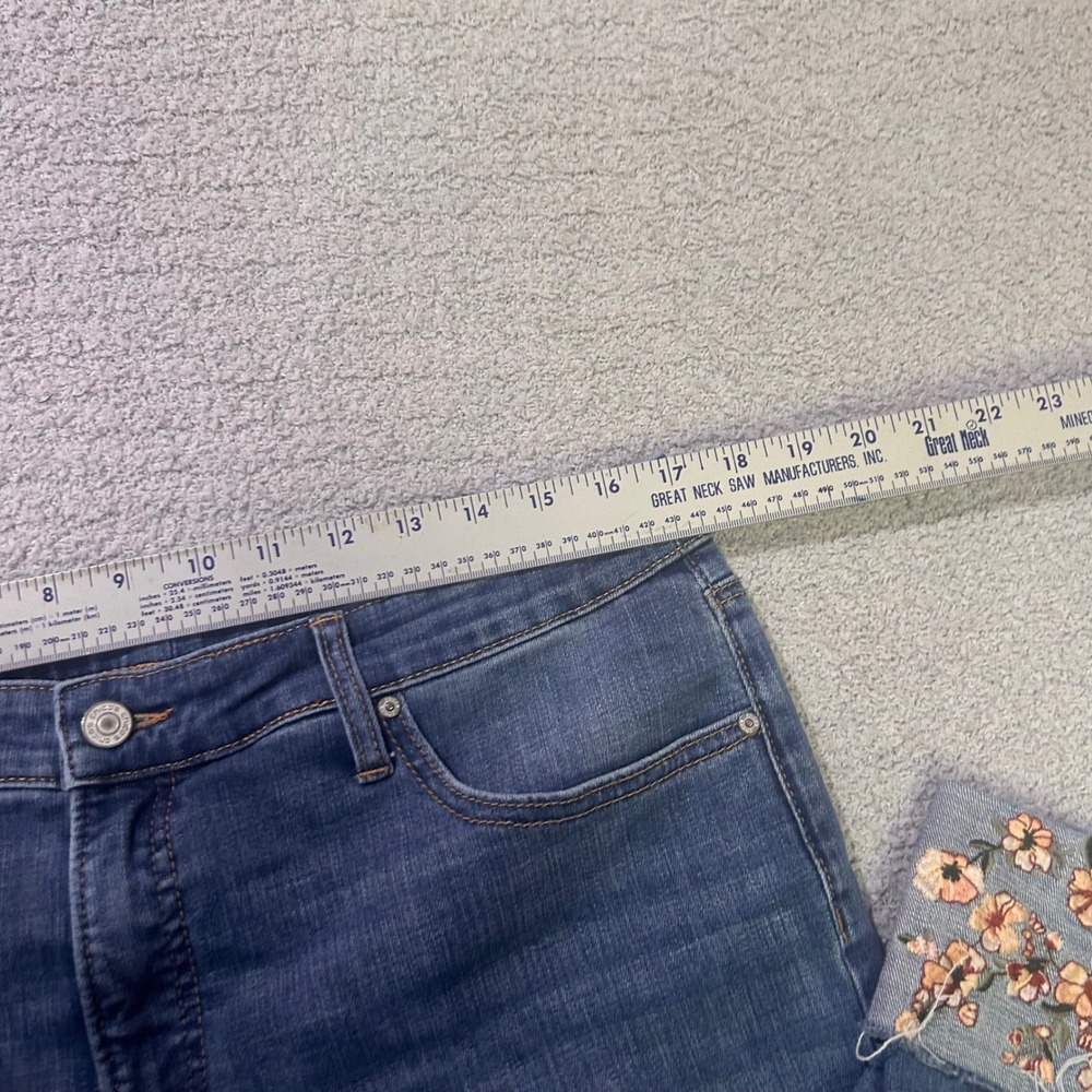 Chico's Jeans So Slimming Girlfriend Ankle 12R Floral Embroidered Cottagecore - Picture 3 of 10
